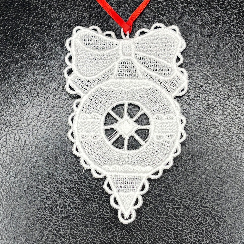🎄Free Standing Lace Christmas Ornament 🎄